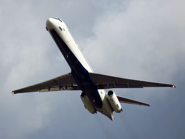 N934DL - Business jet