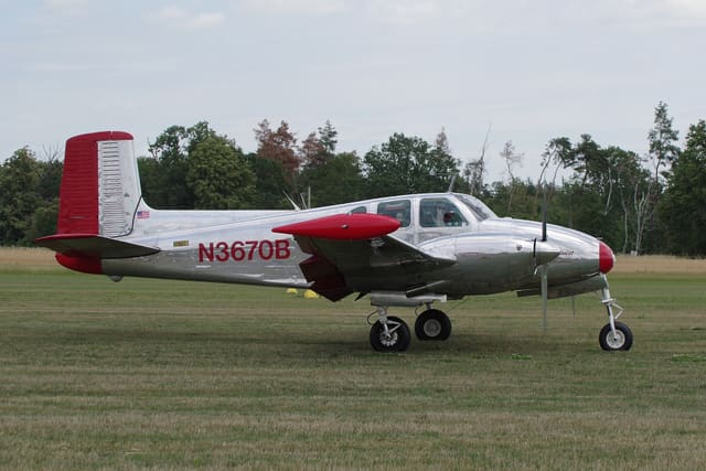 N3670B - Twin-engine aircraft