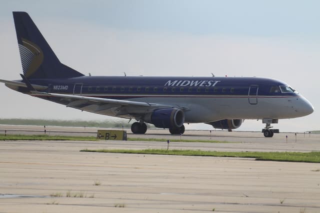 N823MD - Embraer
