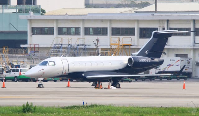 N895EE - Business jet
