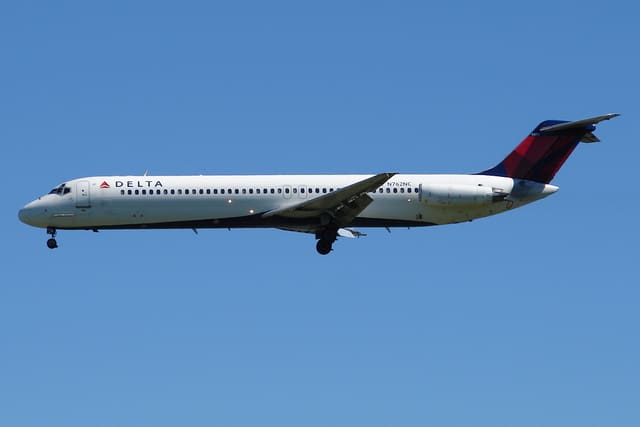 N762NC - Douglas