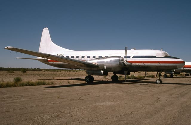 N73152 - Twin-engine aircraft