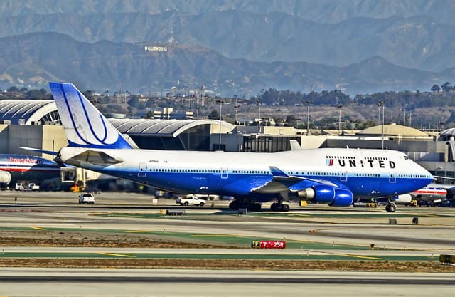 N179UA - Aircraft