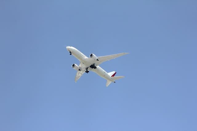  - Twin-engine aircraft