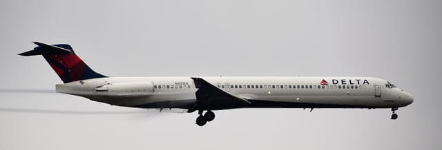 N933DL - Douglas