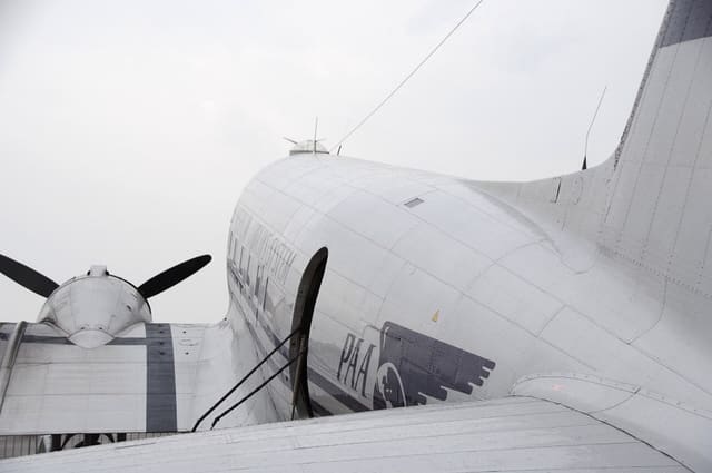 N877MG - Douglas