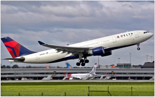 N851NW - Twin-engine aircraft