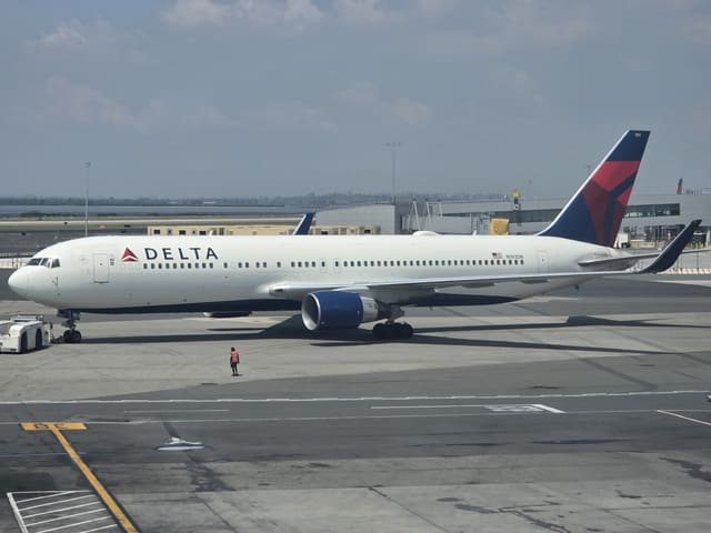 N193DN - Boeing 767-332