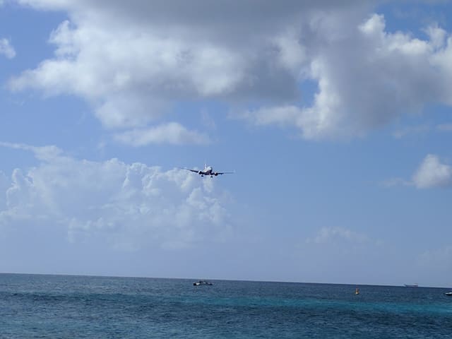 N17753 - Twin-engine aircraft