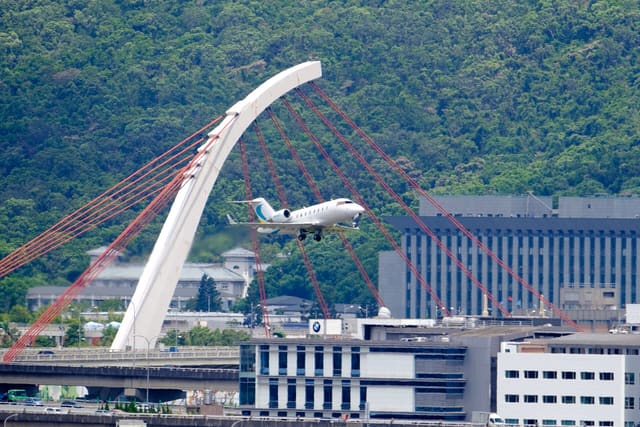 N818AC - Bombardier