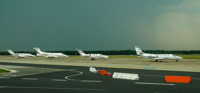 N7877T - Business jet