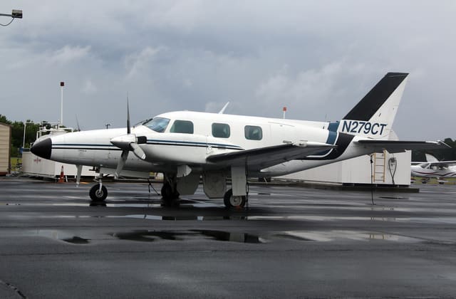 N279CT - Twin-engine aircraft