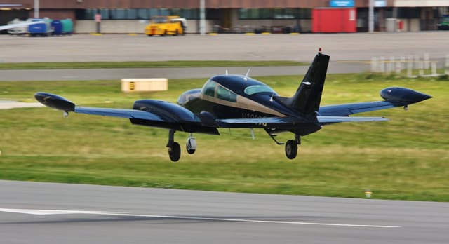 N1909G - Twin-engine aircraft