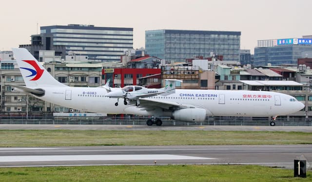 N858BR - Airbus