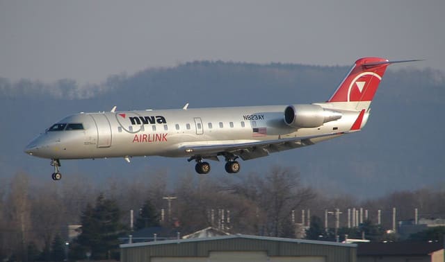 N823AY - Bombardier
