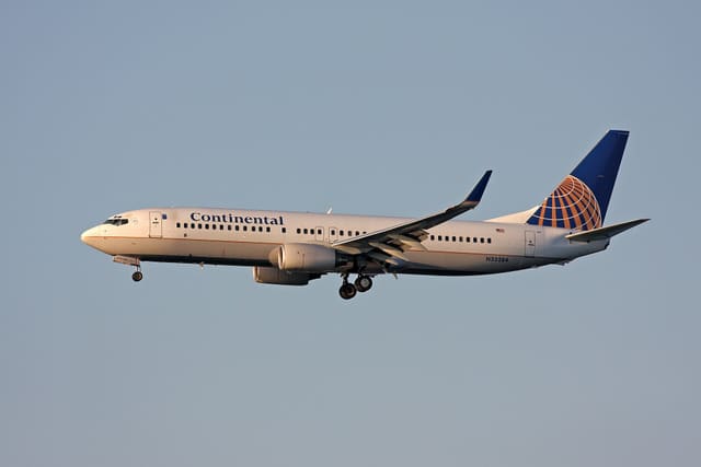 N33284 - Twin-engine aircraft