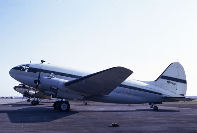 N1871C - Twin-engine aircraft