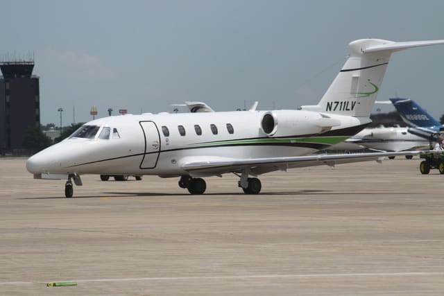 N711LV - Business jet