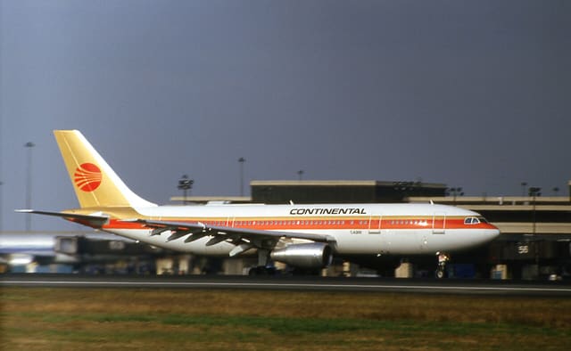 N968C - Aircraft