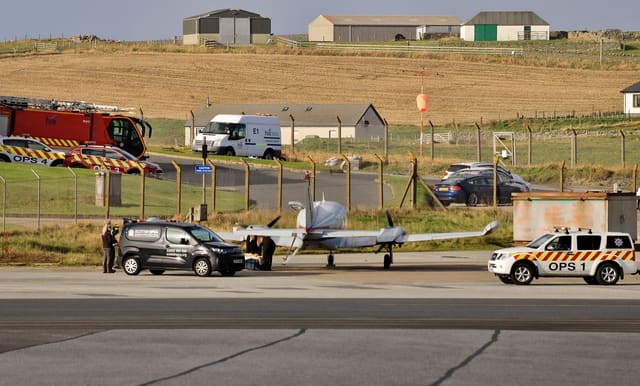 N44NE - Twin-engine aircraft