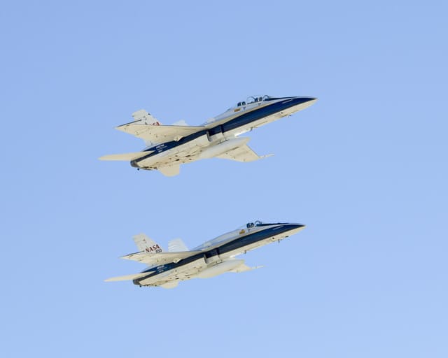 N850NA - Twin-engine aircraft