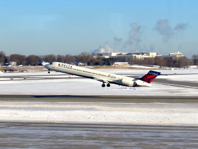 N934DN - Twin-engine aircraft