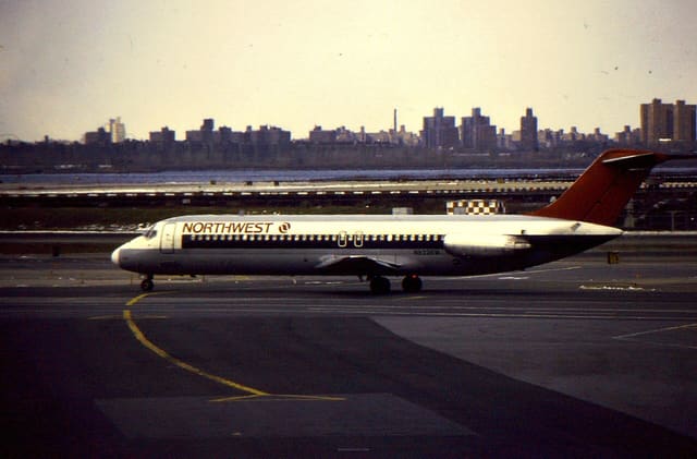 N922RW - Twin-engine aircraft
