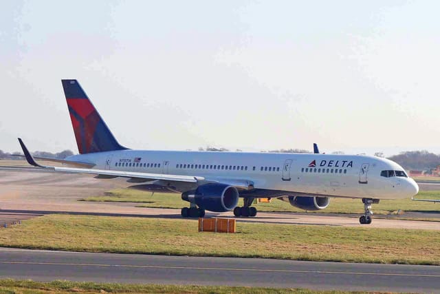N713TW - Twin-engine aircraft