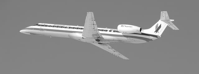 N935AE - Twin-engine aircraft