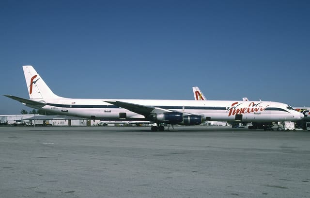 N27UA - Douglas