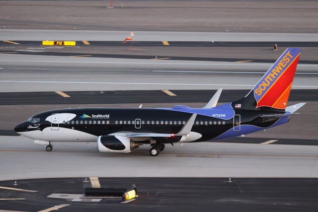N713SW - Boeing