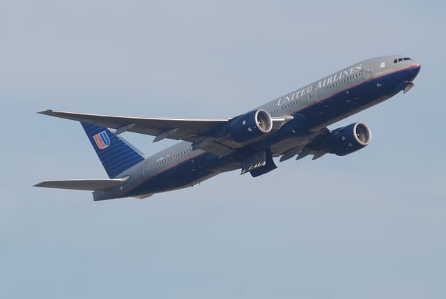 N771UA - Twin-engine aircraft