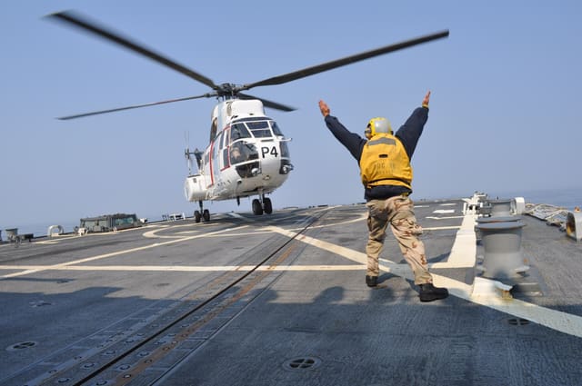 N330KW - Helicopter