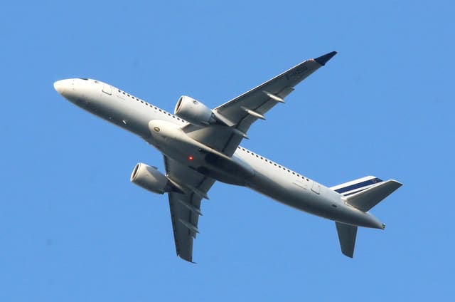 F-HZUQ - Twin-engine aircraft