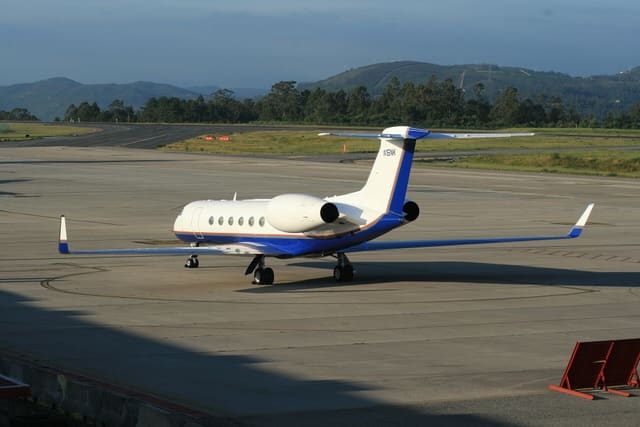 N16NK - Business jet
