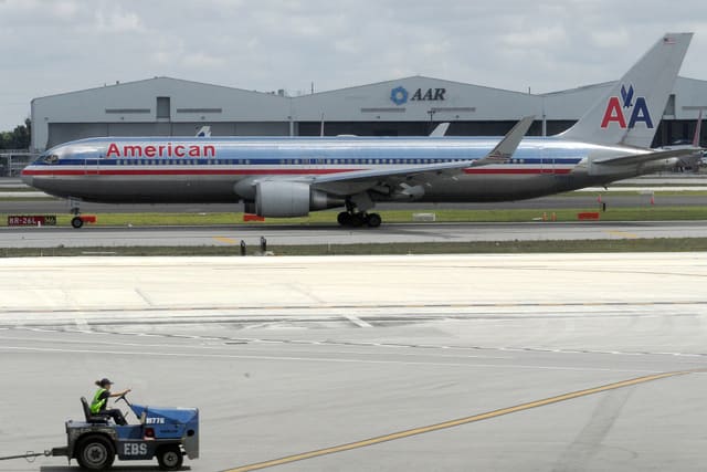 N382AN - Twin-engine aircraft
