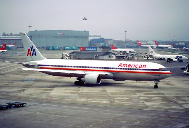 N382AN - Twin-engine aircraft