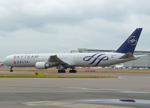 N844MH - Twin-engine aircraft