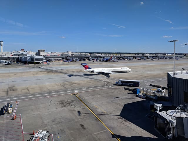 N923DN - Douglas