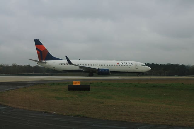 N388DA - Twin-engine aircraft