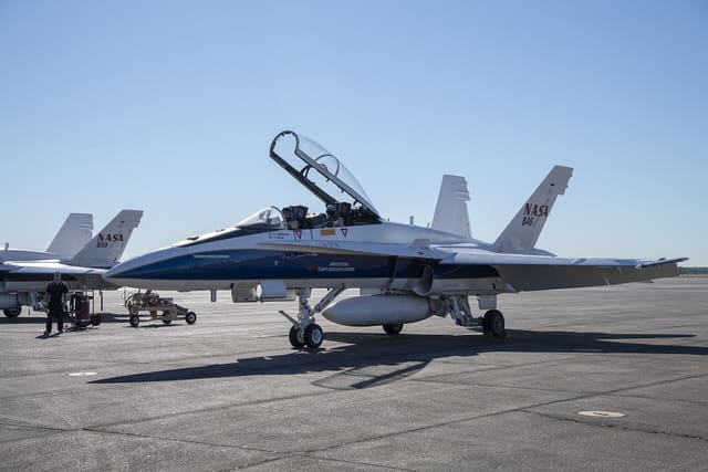 N846NA - Twin-engine aircraft
