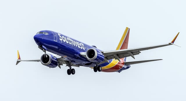 N8732S - Boeing