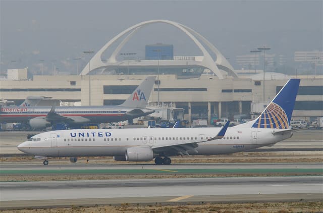 N38443 - Twin-engine aircraft