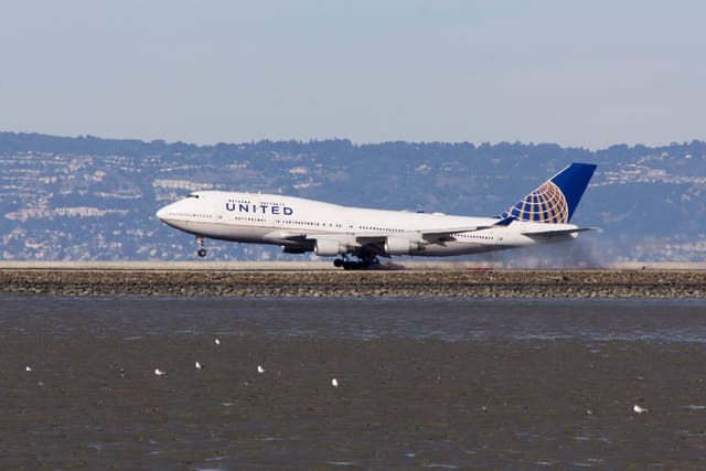 N127UA - Boeing
