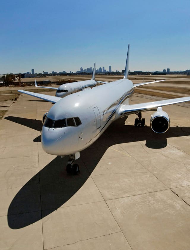 N767MW - Twin-engine aircraft
