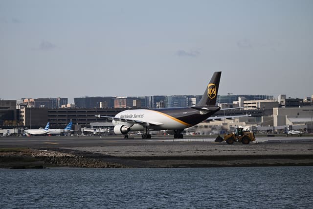 N158UP - Twin-engine aircraft