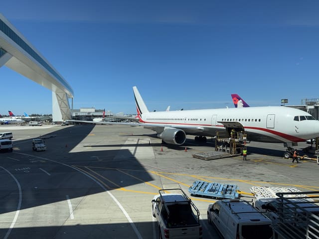 N423AX - Boeing 767-324