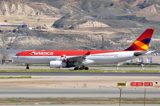 N975AV - Twin-engine aircraft