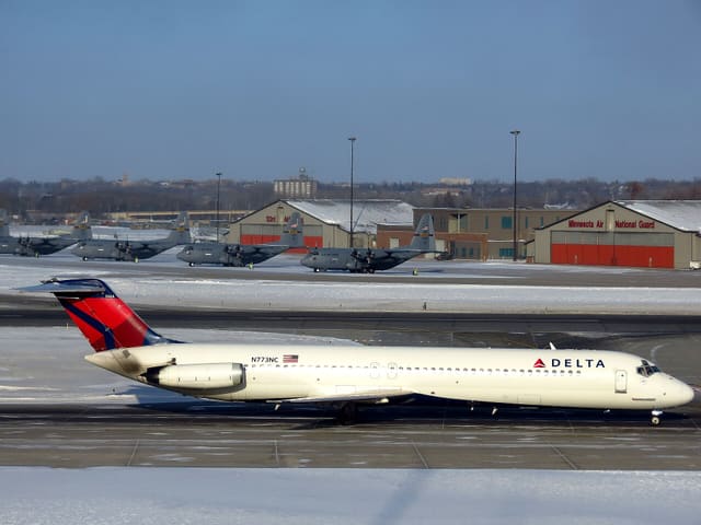 N773NC - Douglas
