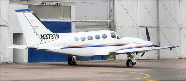 N37379 - Twin-engine aircraft